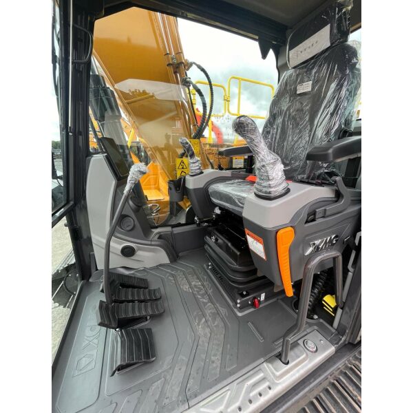 XE135 E XCMG Excavator Ireland 20